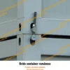 Bridă montată între două containere modulare